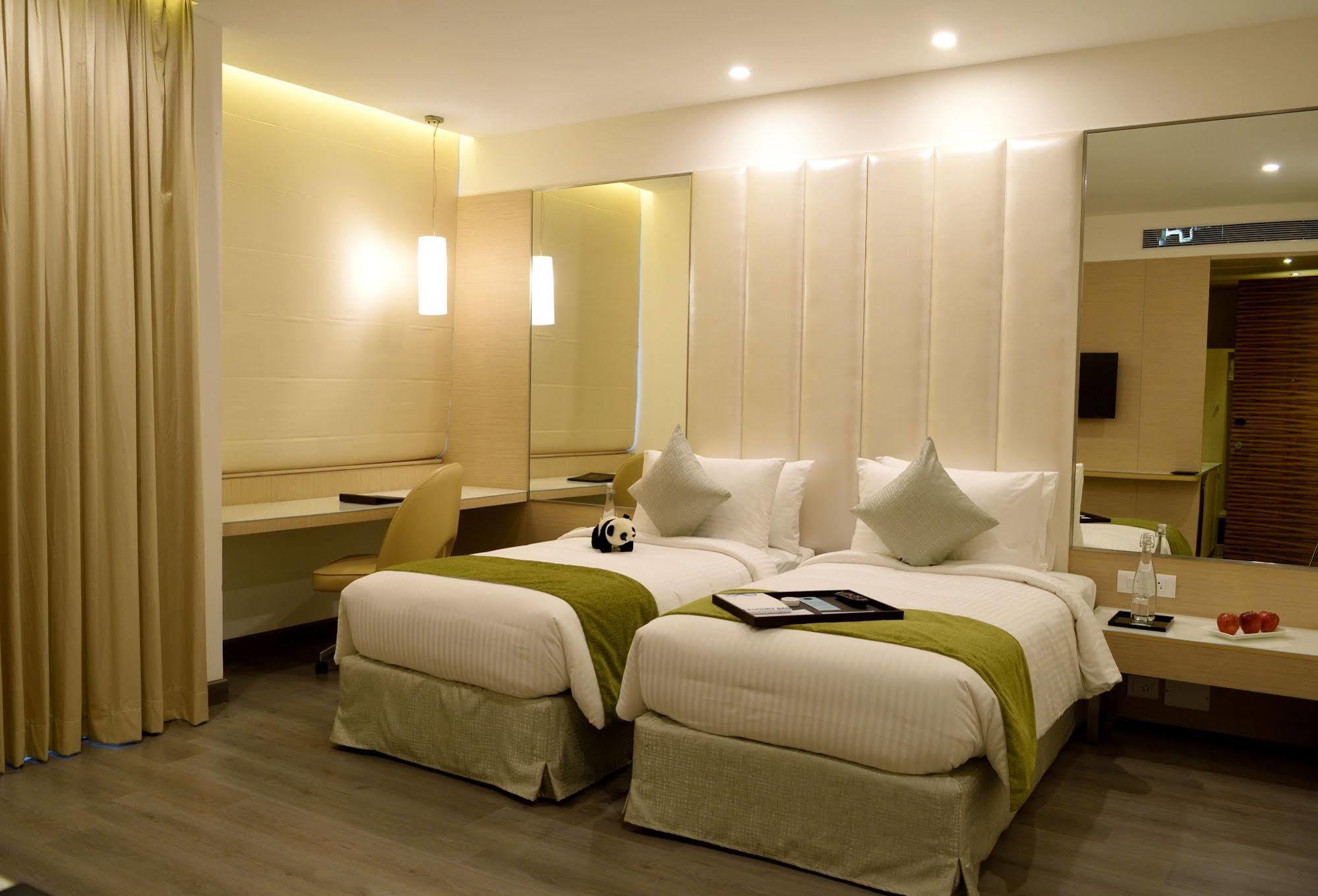 Sarovar Portico Outer Ring Road Bangalore Exterior foto